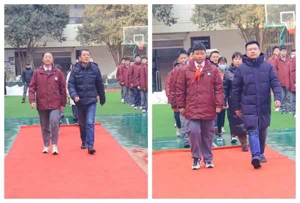 15孩子和父母一起走过红毯，分享喜悦和光荣